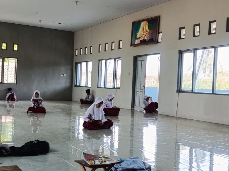 KEGIATAN RUTIN: Siswa Siswi SD Islam Adz-Dzikraa Hafalkan 15 Kosakata Bahasa Inggris Setiap Minggu